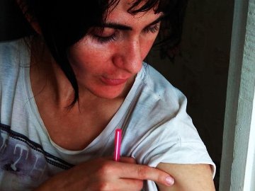 У Рівному чоловік побив дружину та немовля і втік