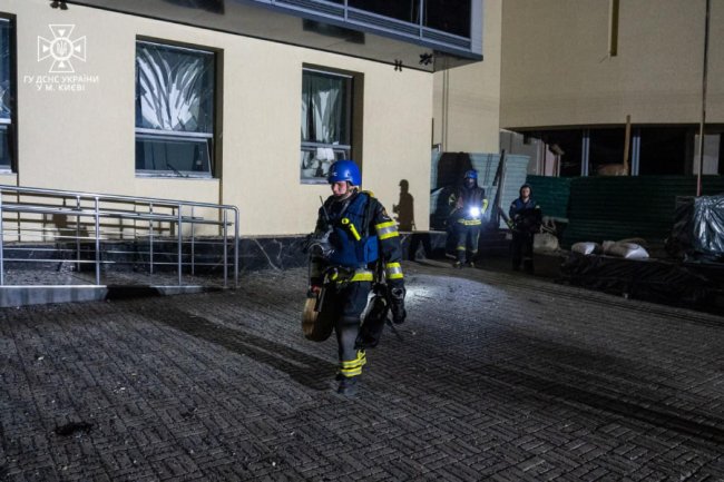 Київ атакували дрони-камікадзе: працювала ППО, уламки впали в трьох районах