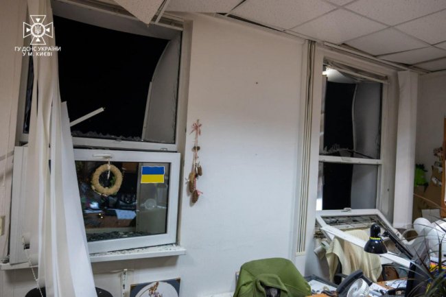 Київ атакували дрони-камікадзе: працювала ППО, уламки впали в трьох районах