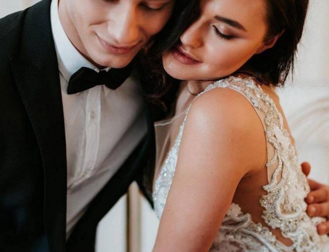 Переможниця «Холостяка» з Луцька «вийшла заміж» за відомого красунчика. ФОТО