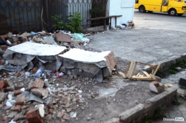 Хто має прибирати за муніципалами. ФОТО