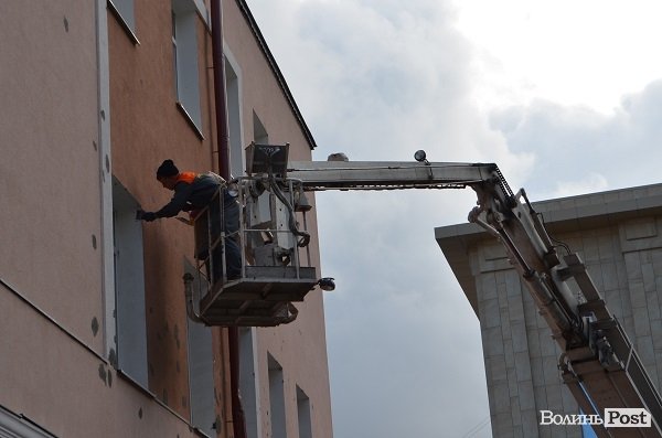 У Луцьку почали ремонтувати будівлю обласної міліції. ФОТО