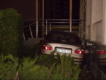 У Києві п'яна жінка автівкою протаранила церкву
