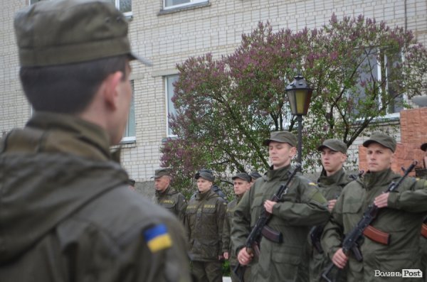 У Луцьку складали військову присягу під дощем
