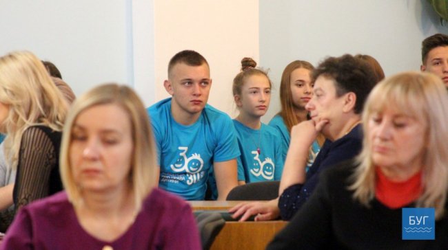 У Володимирі діти на один день зайняли місця депутатів. ФОТО