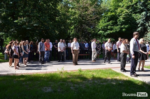 У Луцьку поклали квіти до могили Героя Майдану. ФОТО