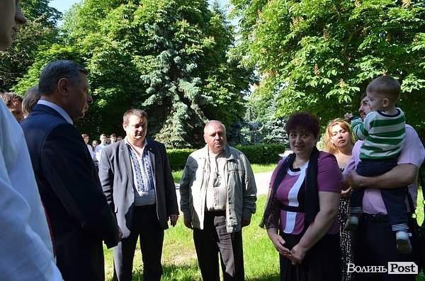 У Луцьку поклали квіти до могили Героя Майдану. ФОТО