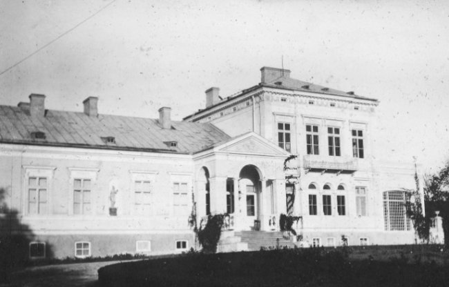 Головна будівля маєтку в Довгошиях, 1915-1917 рр.