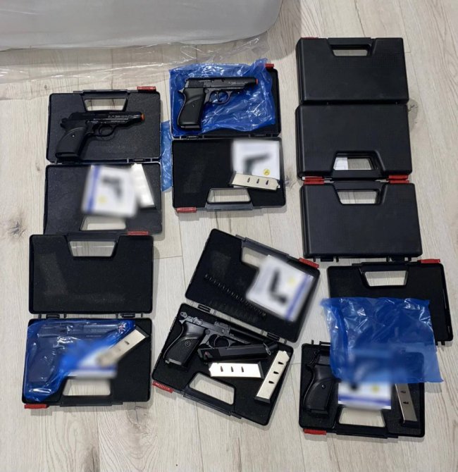 На Волині «накрили» канал продажу зброї з широким «асортиментом» пістолетів та набоїв. ФОТО