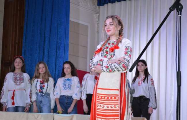 У Ковелі відбувся конкурс для дівчат у форматі гри «Хто зверху?». ФОТО