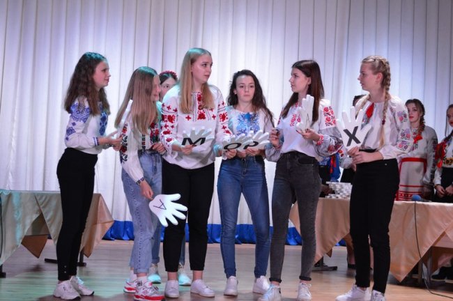 У Ковелі відбувся конкурс для дівчат у форматі гри «Хто зверху?». ФОТО