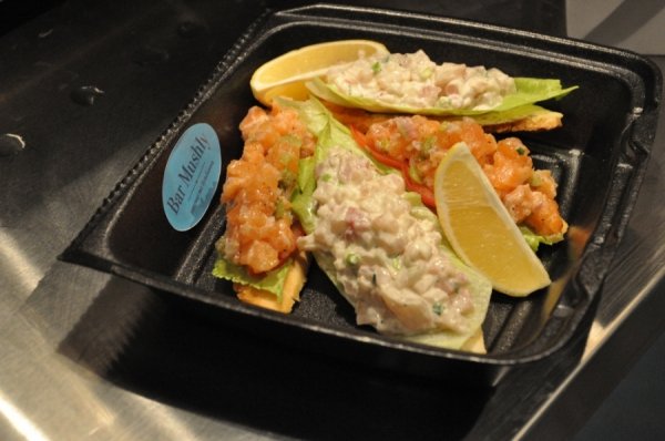 Чорні бургери, закарпатські равлики та алхімічні настоянки: найбільший ринок вуличної їжі. ФОТО