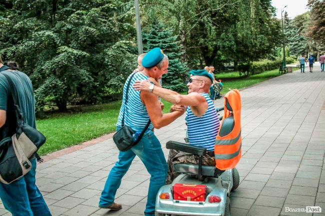 У Луцьку вшанували десантників. ФОТО