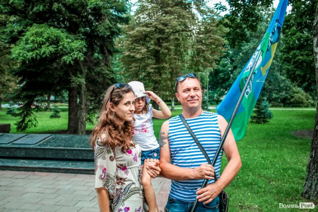 У Луцьку вшанували десантників. ФОТО