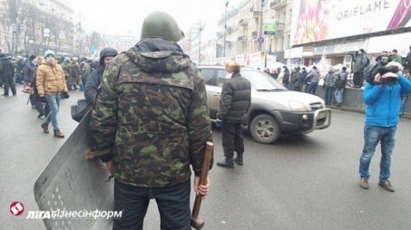 Як тітушки ходили розбирати майданівські барикади. ФОТО