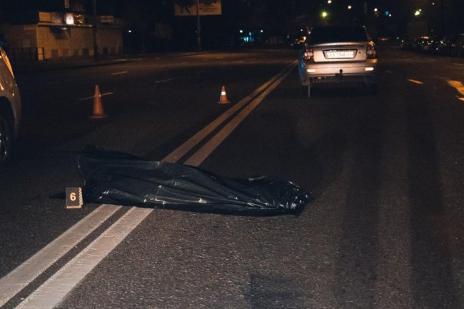 Перебігав не на «зебрі»: Toyota на смерть збила пішохода. ФОТО