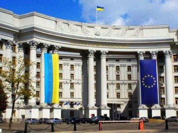 Українцям рекомендують не їхати до РФ: тим, хто перебуває там, радять негайно повернутися, - МЗС 