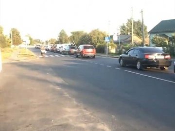 У волинському місті – кілометрові затори. ФОТО