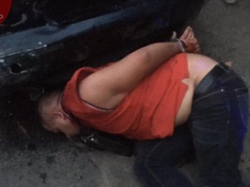 П’яний водій у Києві зніс паркан і скоїв 4 аварії