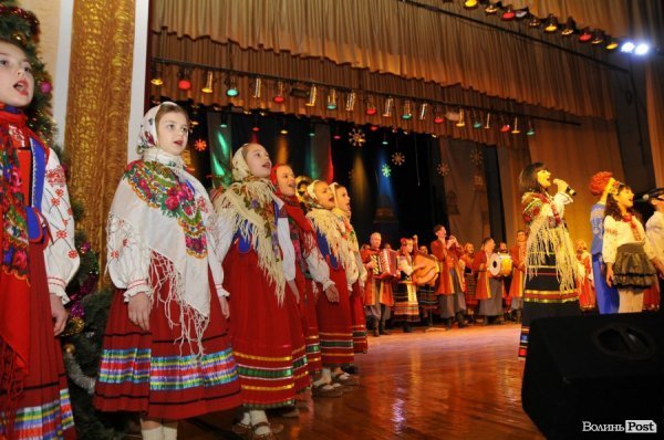 Різдвяний концерт у Луцьку: вальс, вірш і віншування