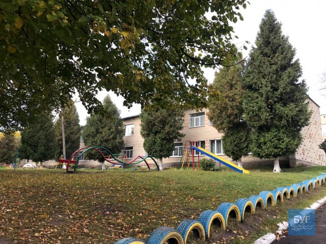 Взяв телевізор, гроші та солодощі: на Волині невідомий вдерся до дитсадка. ФОТО