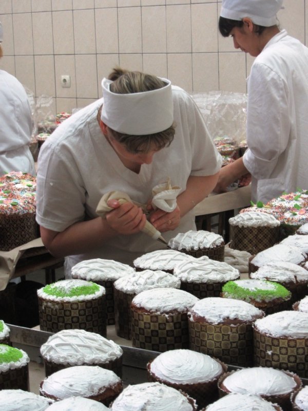 «ТЕРЕМНО ХЛІБ» благословили на виробництво великодніх пасок*
