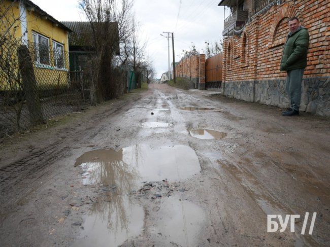У Володимирі скаржаться на відсутність дороги, якою діти ходять до школи ФОТО