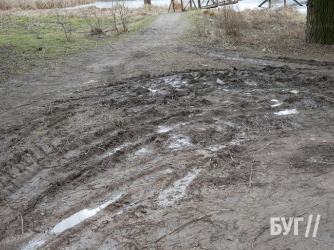 У Володимирі скаржаться на відсутність дороги, якою діти ходять до школи ФОТО
