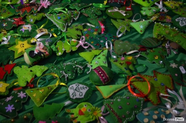 Добро під ялинку: в Луцьку новорічний благодійний ярмарок