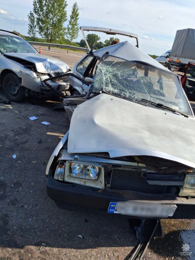 На Волині зіткнулись автівки: є загибла, ще дві жінки та троє дітей травмовані