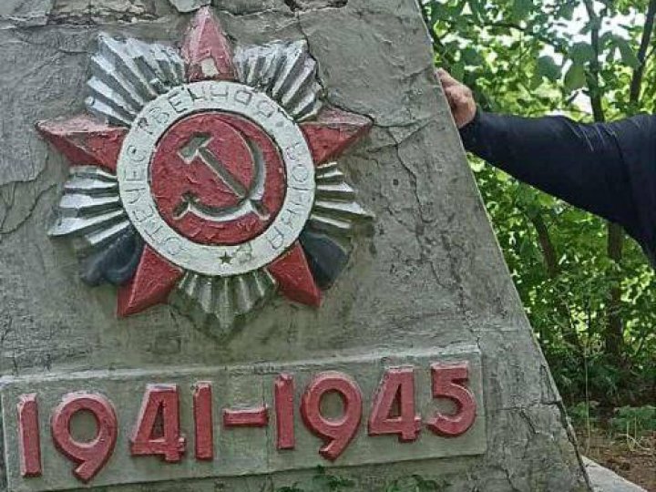 У селі на Волині досі стоїть радянський пам'ятник «загиблим від рук ОУН». ФОТО