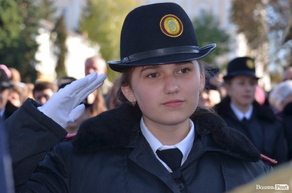 Сотні ліцеїстів склали присягу на головній площі Луцька. ФОТО