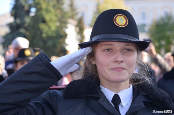 Сотні ліцеїстів склали присягу на головній площі Луцька. ФОТО