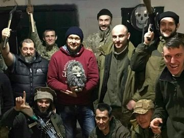 На новорічні свята до бійців на Донбасі завітав Сашко Положинський. ВІДЕО