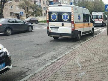 Збив мотоцикліста з пасажиром та втік: поліція розшукує водія порушника