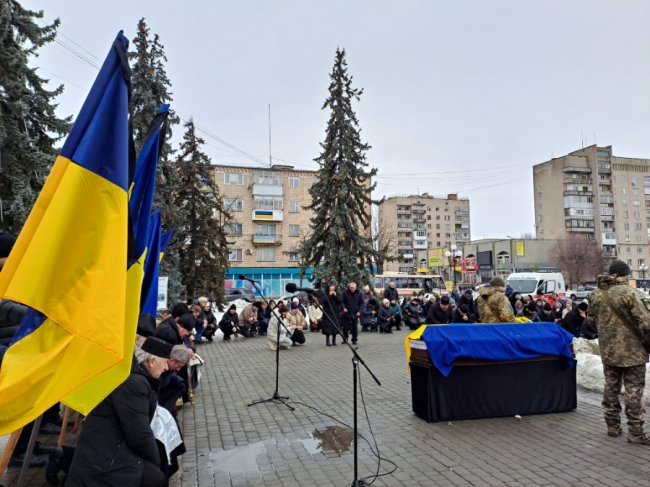 Двадцять місяців його доля була невідомою: у Ковелі попрощалися з воїном Ярославом Лукашуком