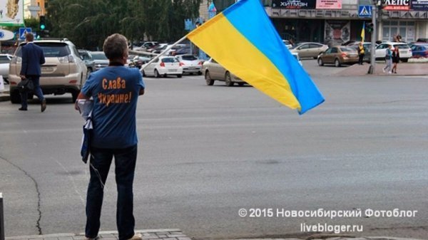 Росіяни провели агітаційні акції з українськими прапорами. ФОТО