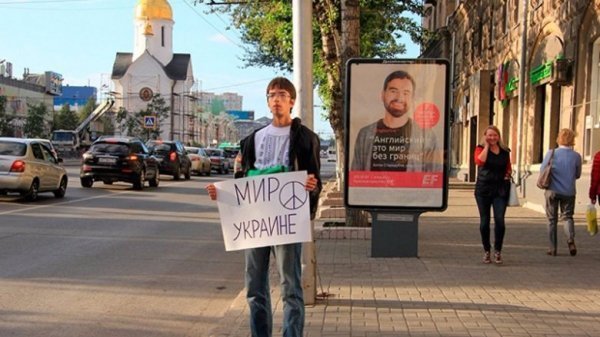 Росіяни провели агітаційні акції з українськими прапорами. ФОТО