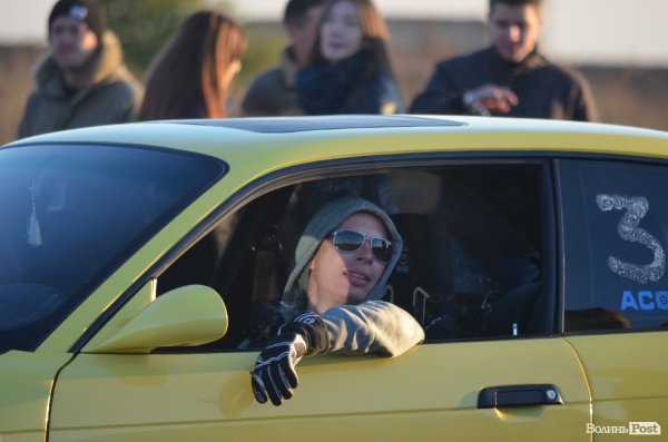 Під Луцьком відбувся чемпіонат з дрег-рейсингу. ФОТО
