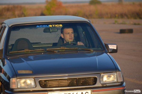 Під Луцьком відбувся чемпіонат з дрег-рейсингу. ФОТО