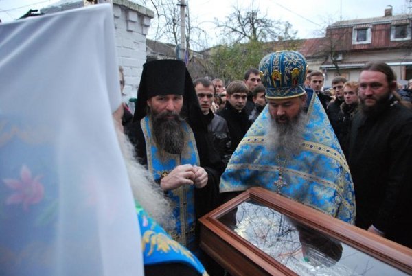 Як  у Луцьку «віпи» поклонялися Єрусалимській Плащаниці 