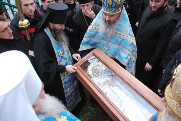 Як  у Луцьку «віпи» поклонялися Єрусалимській Плащаниці 