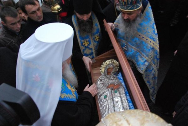 Як  у Луцьку «віпи» поклонялися Єрусалимській Плащаниці 