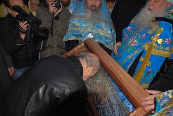 Як  у Луцьку «віпи» поклонялися Єрусалимській Плащаниці 