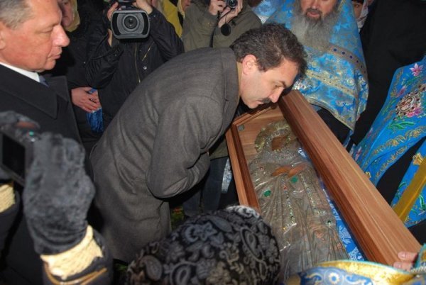 Як  у Луцьку «віпи» поклонялися Єрусалимській Плащаниці 