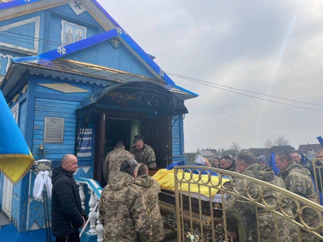 Сотні волинян провели в останню путь Героя Богдана Богуша