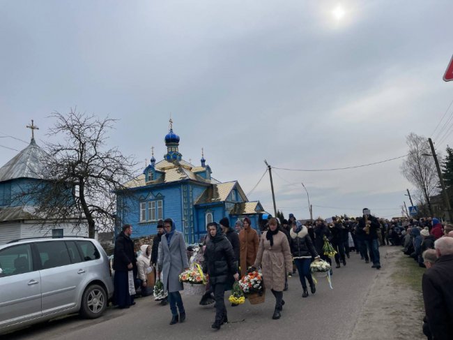 Сотні волинян провели в останню путь Героя Богдана Богуша