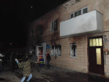  У Луцьку підпалили офіс Партії регіонів. ФОТО. ВІДЕО
