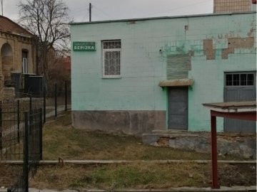 Продають приміщення колишньої їдальні в центрі Луцька