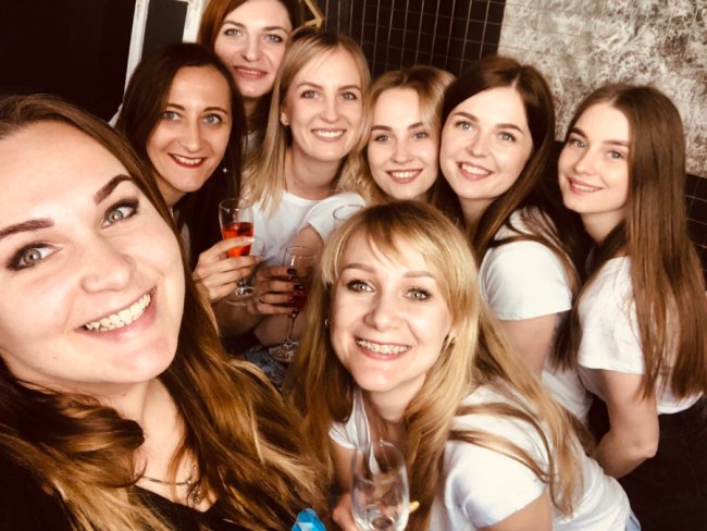 Як розкрутити Іnstagram і «напиляти» на відпочинок на островах: у Луцьку – масштабний захід для майстрів манікюру*